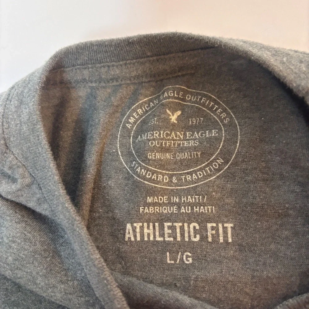 American Eagle Men Athletic Fit NYC Skyline Graphic T Washed Out L Urban Grunge - Picture 3 of 5